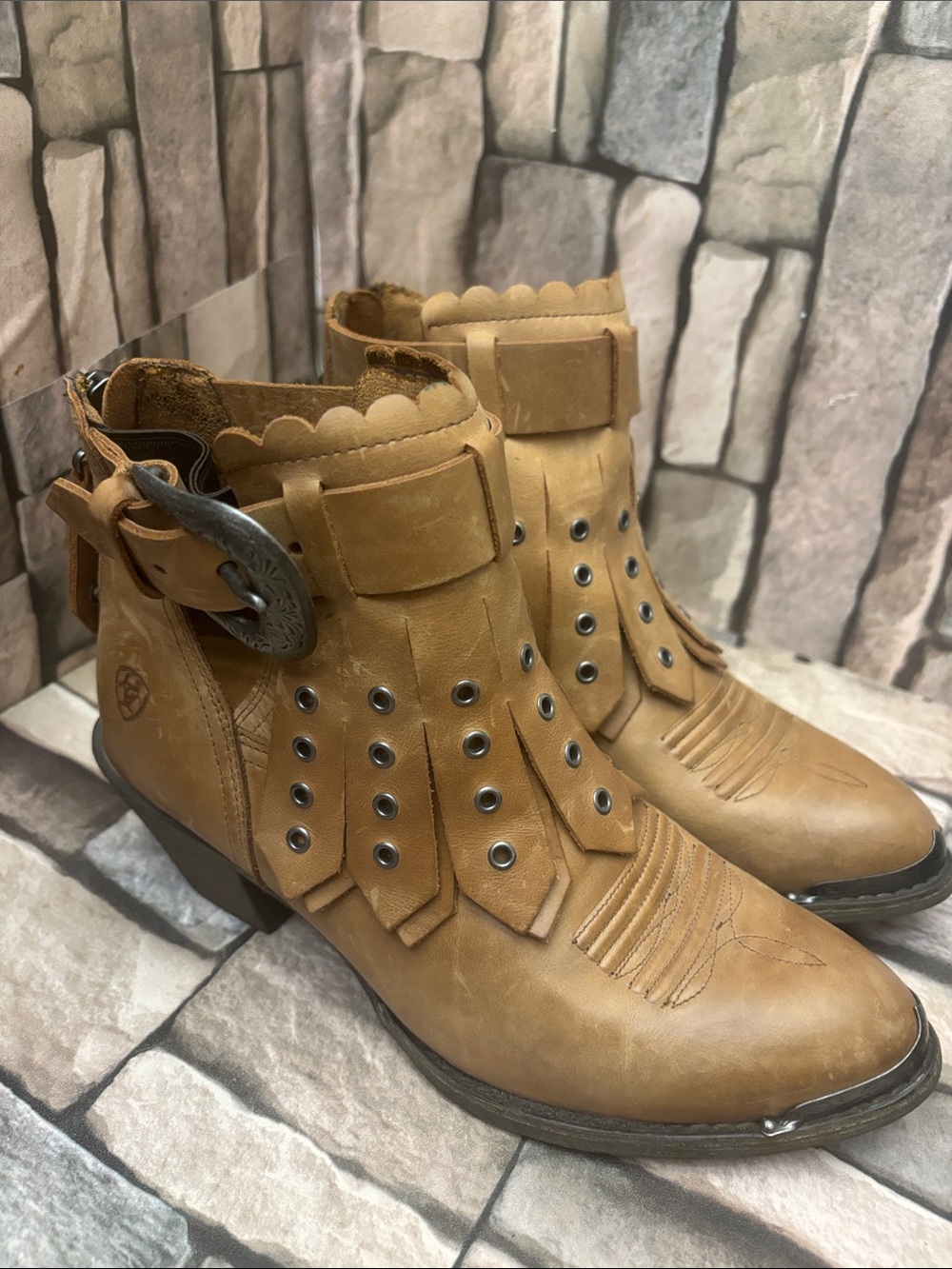 Ariat Hadley leather ankle boots 
Size 7B - Picture 2 of 11